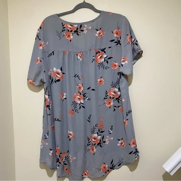 Womens Torrid Grey Casual Eyelet Short Sleeve Floral V-Neck Blouse Shirt size 1X - Picture 10 of 16